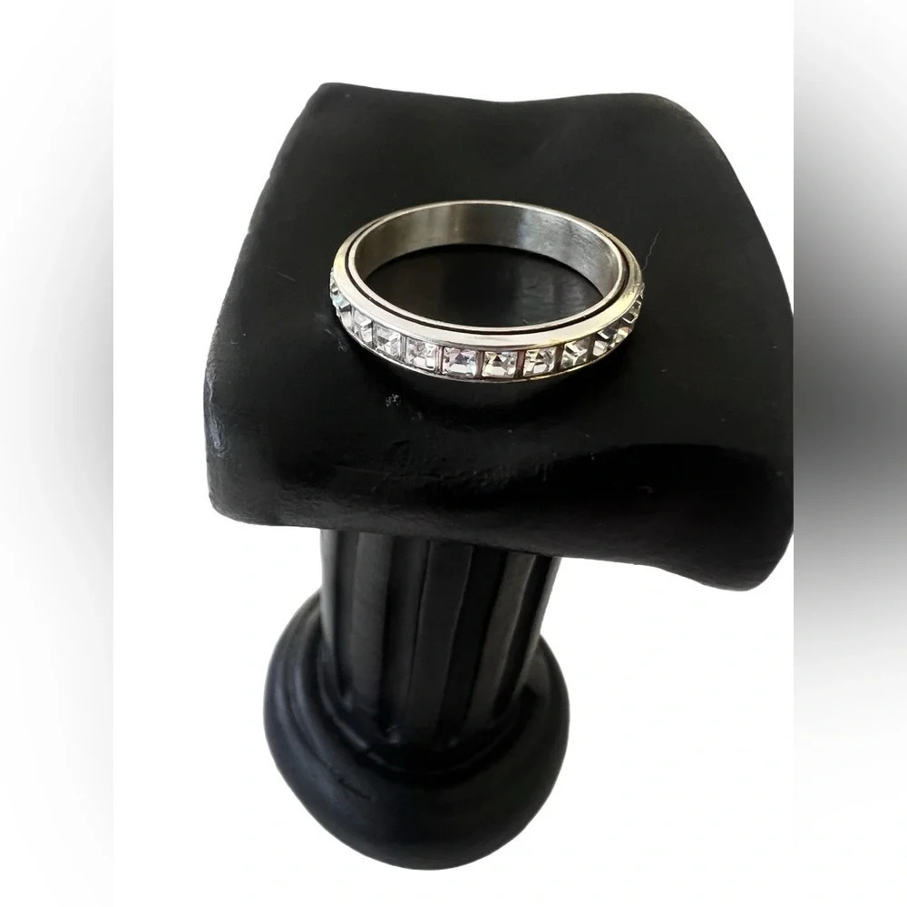 Brighton Eternal Stack Ring Size 5 White Crystals.  Stackable Ring.Silver Plate - Picture 3 of 7